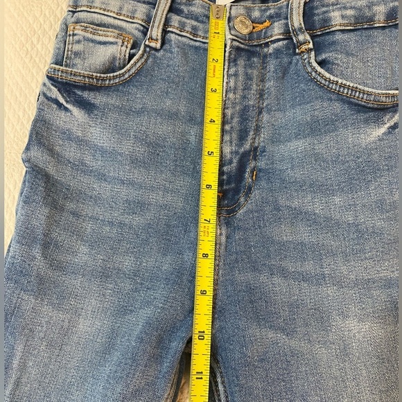 Zara light wash skinny Leg mid rise size 4 jeans - Picture 4 of 8